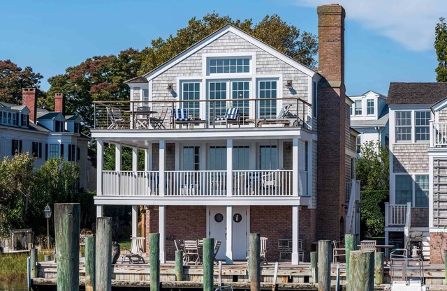 Morse Ferry House - Deluxe Waterfront home on Edgartown Harbor w lighthouse view