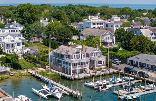 Morse Lighthouse-Waterfront home in Edgartown