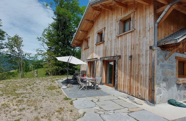 Morzine: panoramic, south-facing, comfortable chalet