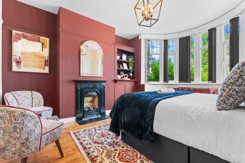 Moseley Village - 5 Bedroom House Huge Driveway 6 Beds Perfect for Groups - Near To Edgbaston QE Hospital-Solihull - Birmingham City Centre - Curzon Circus-HS2 Works-Lawley Middleway - By Arz Stays