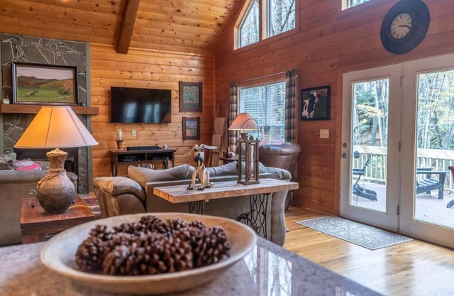 Moss Haven Cabin - Peaceful Blowing Rock Getaway