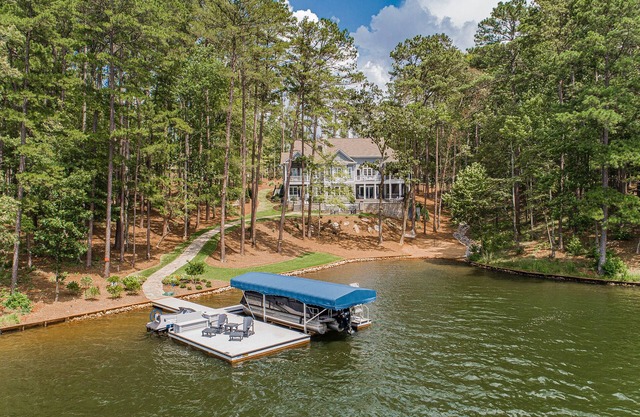 Most beautiful Resort Property in Reynolds for Masters - book now!