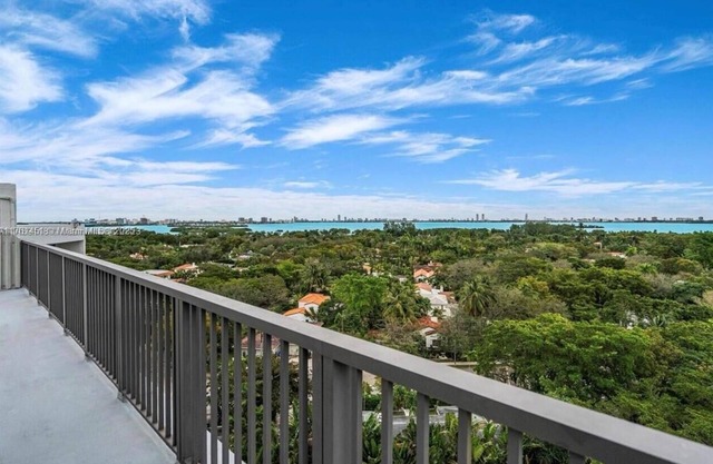 Most Private Gorgeous Large condo over 1100 SF with ocean views in vibrant Miami