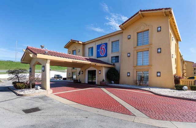 Motel 6-Knoxville, TN