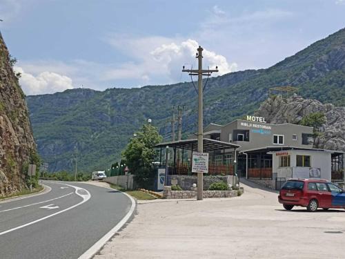 Motel & Restoran "VIDIKOVAC"