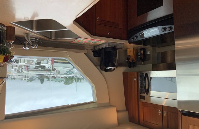 Motor Yacht Indulgence- Ever dream of a Yachting Lifestyle? Cruises included!