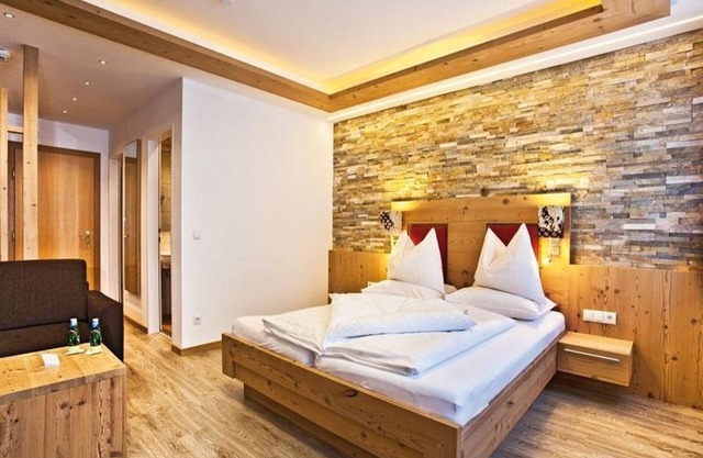Mountain and hiking experience in the room "Mitterspitz" - Alpenhof, country hotel