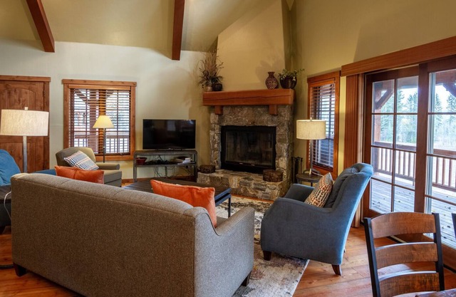 Mountain Chalet w/ Private Hot Tub and Gorgeous Meadow Views.