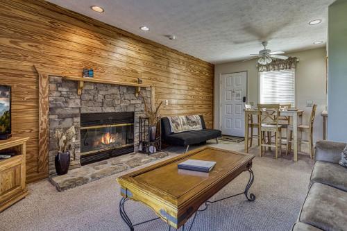 Mountain Escape, Resort Pool, 685 FREE tickets each paid day, Mountain Views!