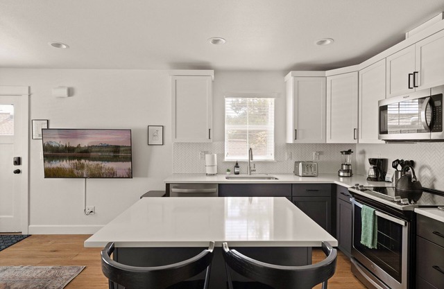 Mountain Haus - Old Mill Cottage: Spacious & Steps to Old Mill Area