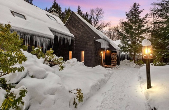 Mountain Haven for Families | Deck | Shuttle | Views