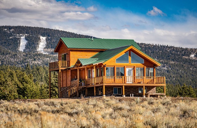 Mountain House Sleeps 18, Mins to Ski, Hike, Golf, Fish; Generator; Fenced Yard