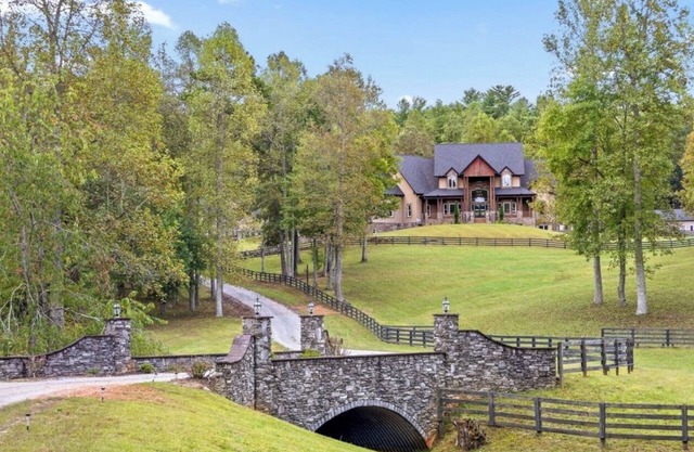 Mountain Mansion near Blue Ridge 25 acres & 14,400 SQFT
