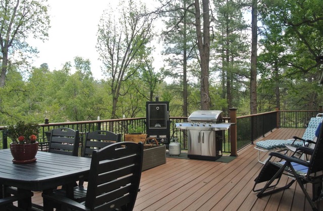 Mountain Meadows - 3 Bd 2 Ba home - Private Deck, Jacuzzi, Pets Welcome!