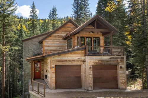 Mountain Modern Rustic by Exceptional Stays