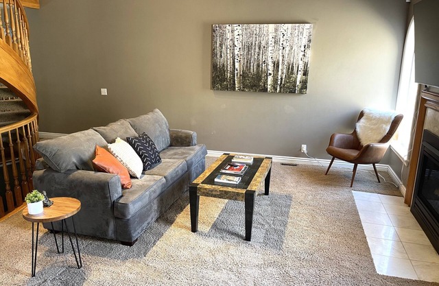 Mountain Retreat Hot Tub, 1 Gbps, Foosball, Pool Table, & Pets allowed