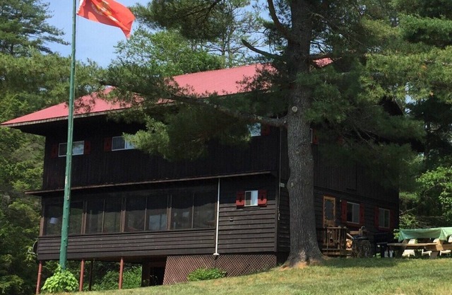 Mountain Retreat on Private Lake-Alderbrook Lodge