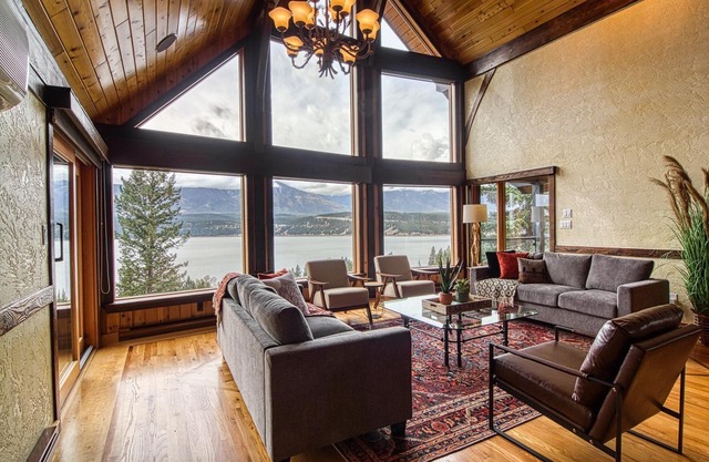 Mountain Retreat with Panoramic Lake Windermere Views
