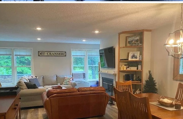 Mountain-side family size condo in North Conway, great for Fall foliage views!