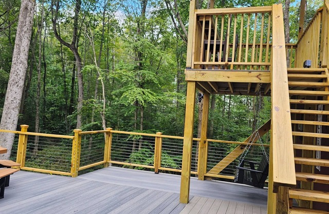 Mountain Tree House , Private & secluded. Positioned on a babbling stream.