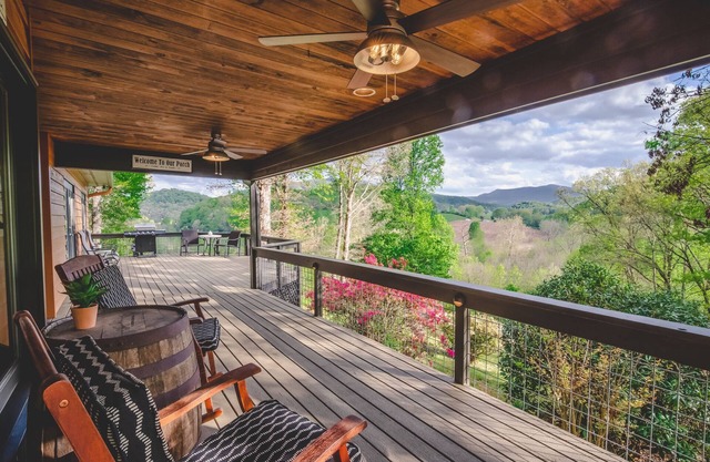 Mountain View Cabin, All King Beds, Garage w/Paved Drive, One Floor