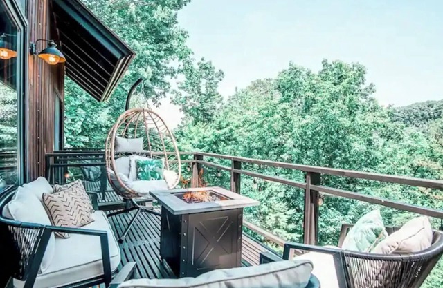 Mountain view cabin w/hot tub, fire pit, pet friendly in Marion, near Asheville