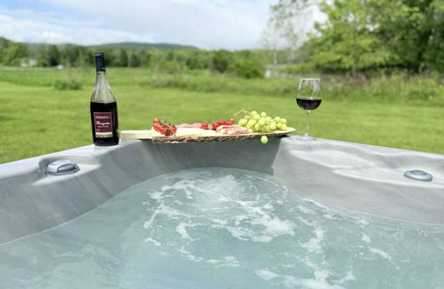 Mountain View Chalet w/Hot Tub, Fire Pit, BBQ, EV
