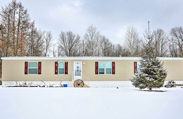 Mountain-View Hamden Hideaway w/ BBQ Grill!