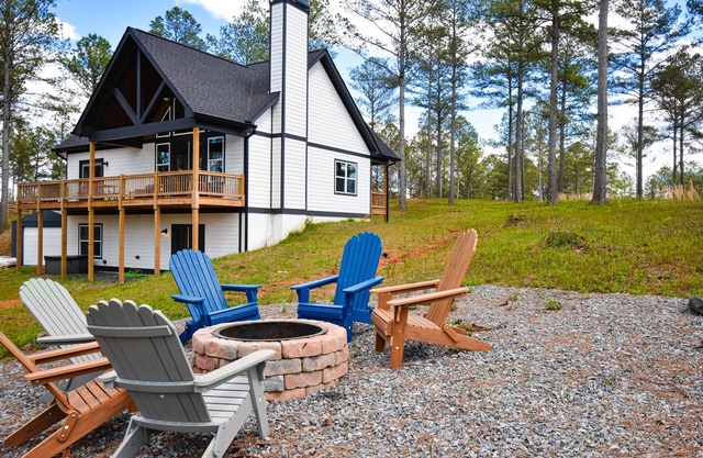Mountain view home with wood fireplace, hot tub, game tables, firepit, & AC