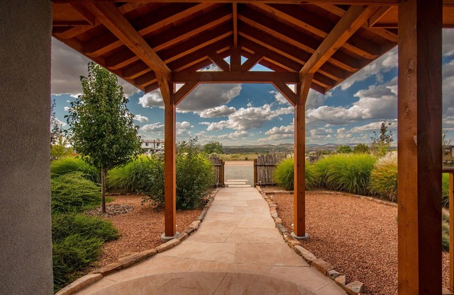 Mountain Views, Hot Tub, Fire Pit, Deck, Hammocks, A/C!