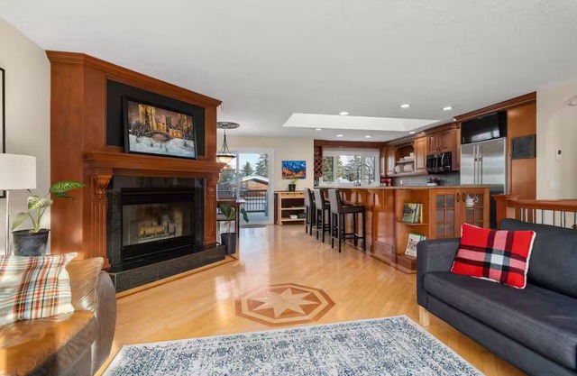 Mountains, river, parks, close to downtown. 5 Bedrooms, 3 Full bathrooms.