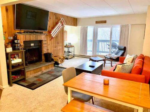 Mt Green, Pool, Gym, Sauna, Hot Tub 3br2b,