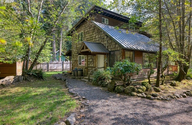 Mt. Hood Hideaway: Hiking, harmony, hot tub, and access to the hill!