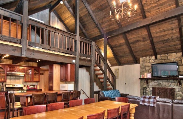⛰⛵️⛱Mt. Maplewood Lodge❤️Seasonal Specials★3BR★Poconos★Hot⛷Tub★Game Rm★