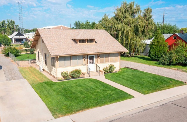 MTB Lovers! Downtown Fruita Bunglow! 8 Separate Beds-1/2 block from everything!