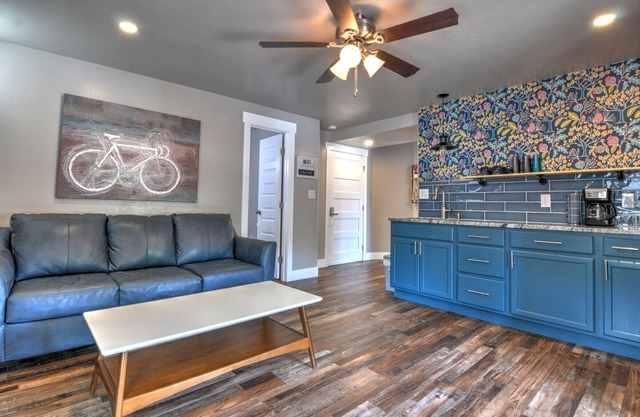 Mtn Bike meets luxury, Downtown Fruita ! Free Bike Storage & Fast WiFi