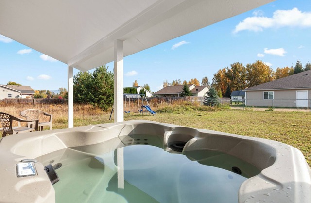 Mtn View Getaway - w/Hot Tub, Close to Schweitzer