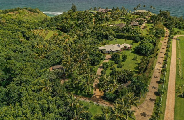 Multi-Dwelling, Private Estate with Ocean Views and Two Hot Tubs TVNC#4284