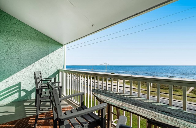 Multi-Level Seaside Condo w/Easy Beach Access, Pool, & Water Views