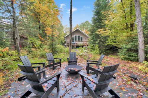Muskoka Waterfront Cottage with Canoes and Fire Pit