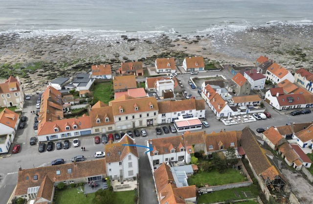 MV 1 - L'Éveil de la Côte - House by the beach