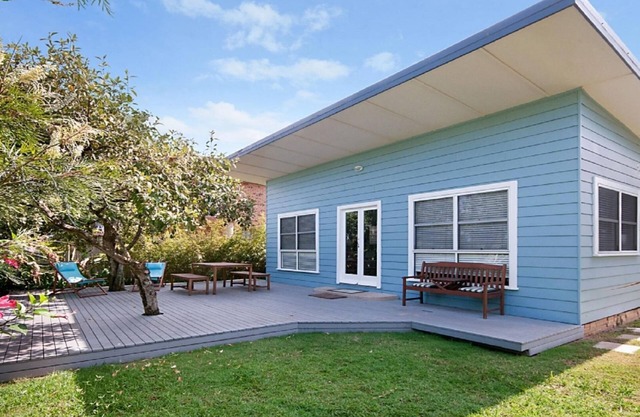 My Blue Heaven - Pet Friendly - Restored 1940's Home Opposite the Beach Pet Friendly