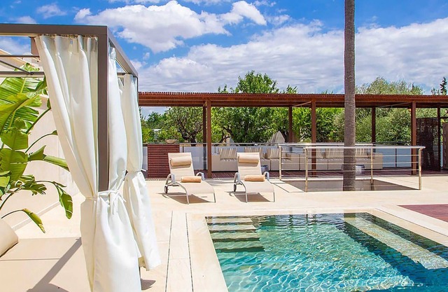 My Rental Homes | Villa The World with salted pool, garden and a gym room