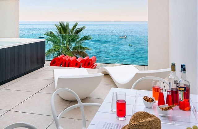 My Rental Homes - Casa Pink sea front apartment in Letojanni