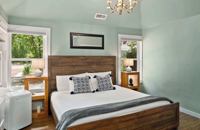 Myrinn – Retreat w/Sauna, Stroll to NAU & Brewery