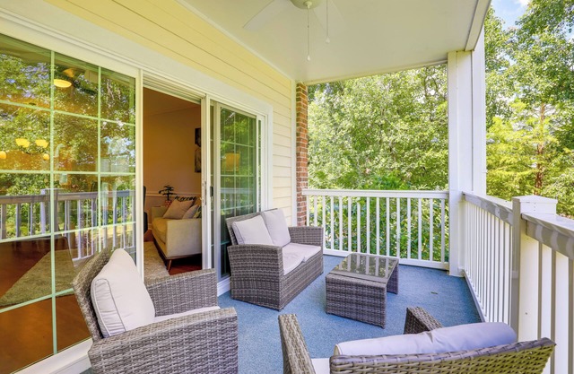 Myrtle Beach Condo w/Pool: 7 Mi to Downtown!