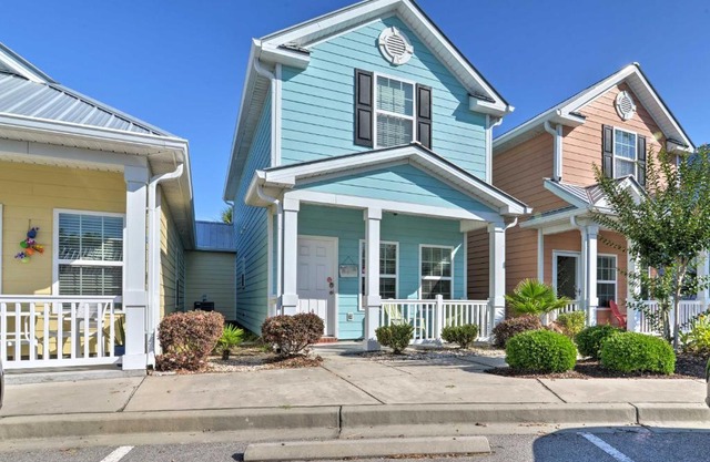 Myrtle Beach Cottage with Pool, Walk to Ocean!
