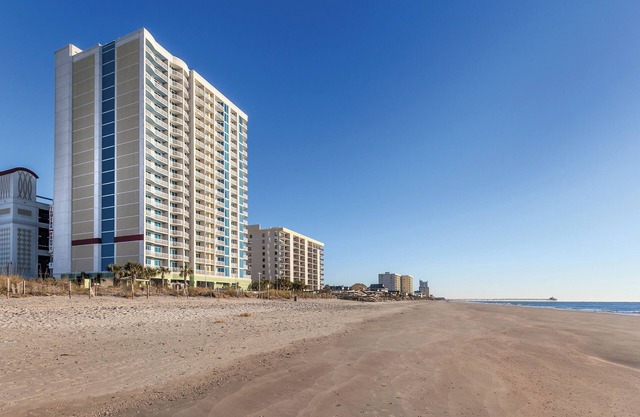 Myrtle Beach, SC: 2 Bedroom Deluxe Boulevard View: Lazy River, Beach & More!