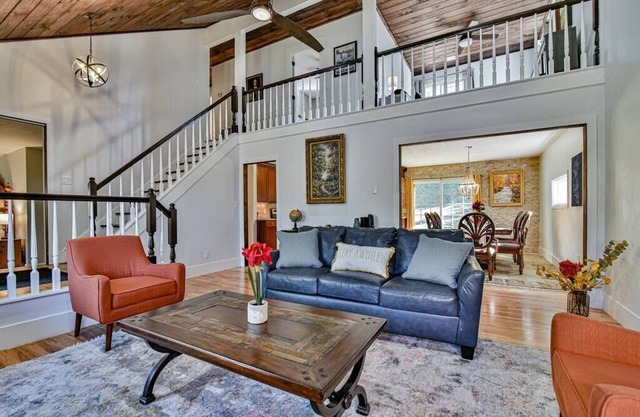 N. Asheville 5BR Retreat: Hot Tub, Fire Pit