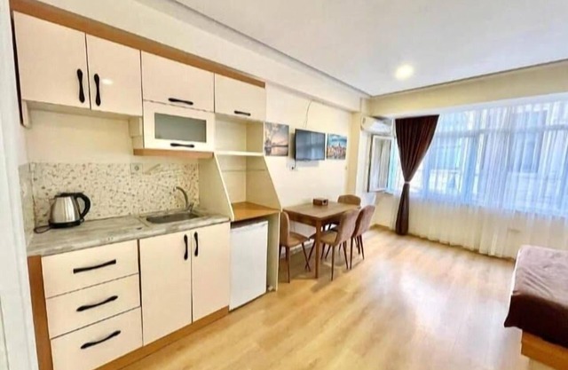 N-Y Suites